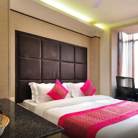 Hotel Royal Grand - Opposite Axis Bank East Patel Nagar New Delhi Extérieur photo
