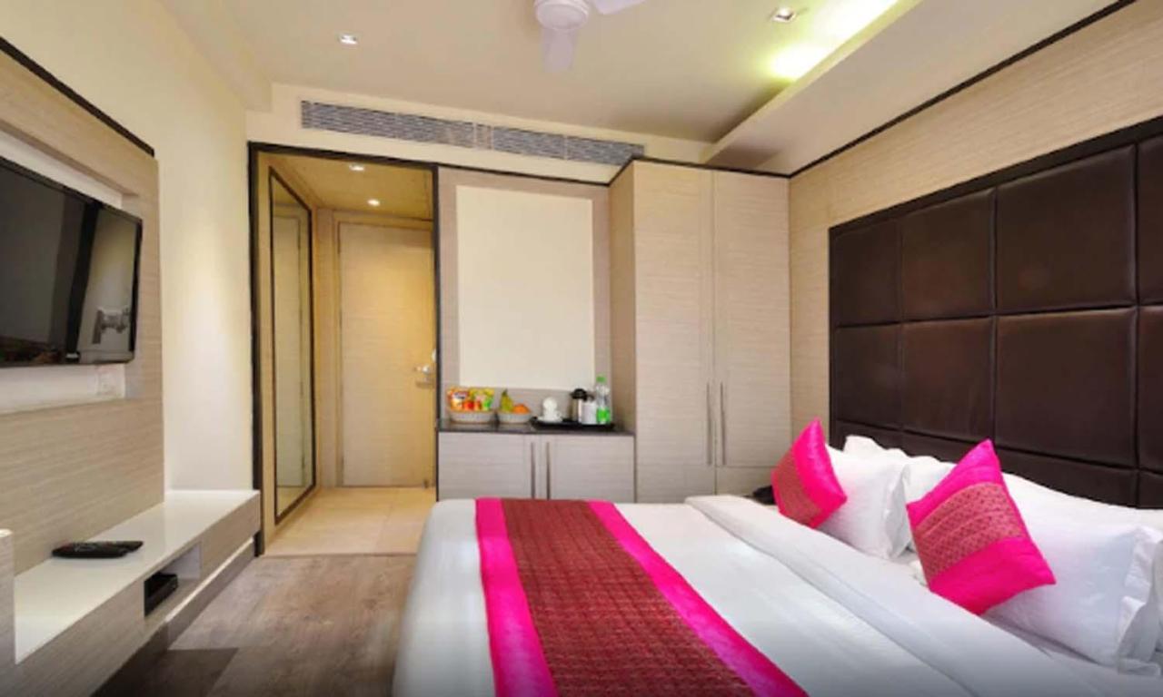 Hotel Royal Grand - Opposite Axis Bank East Patel Nagar New Delhi Extérieur photo