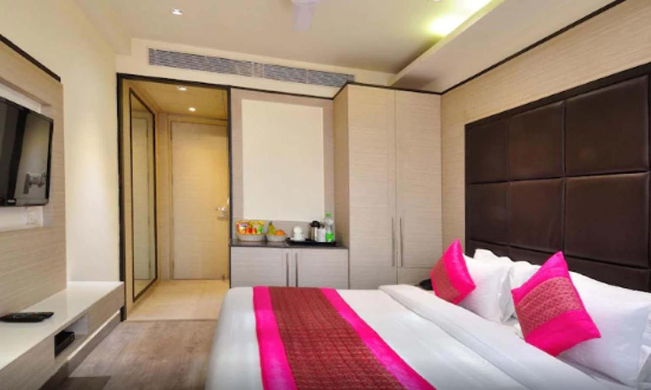 Hotel Royal Grand - Opposite Axis Bank East Patel Nagar New Delhi Extérieur photo