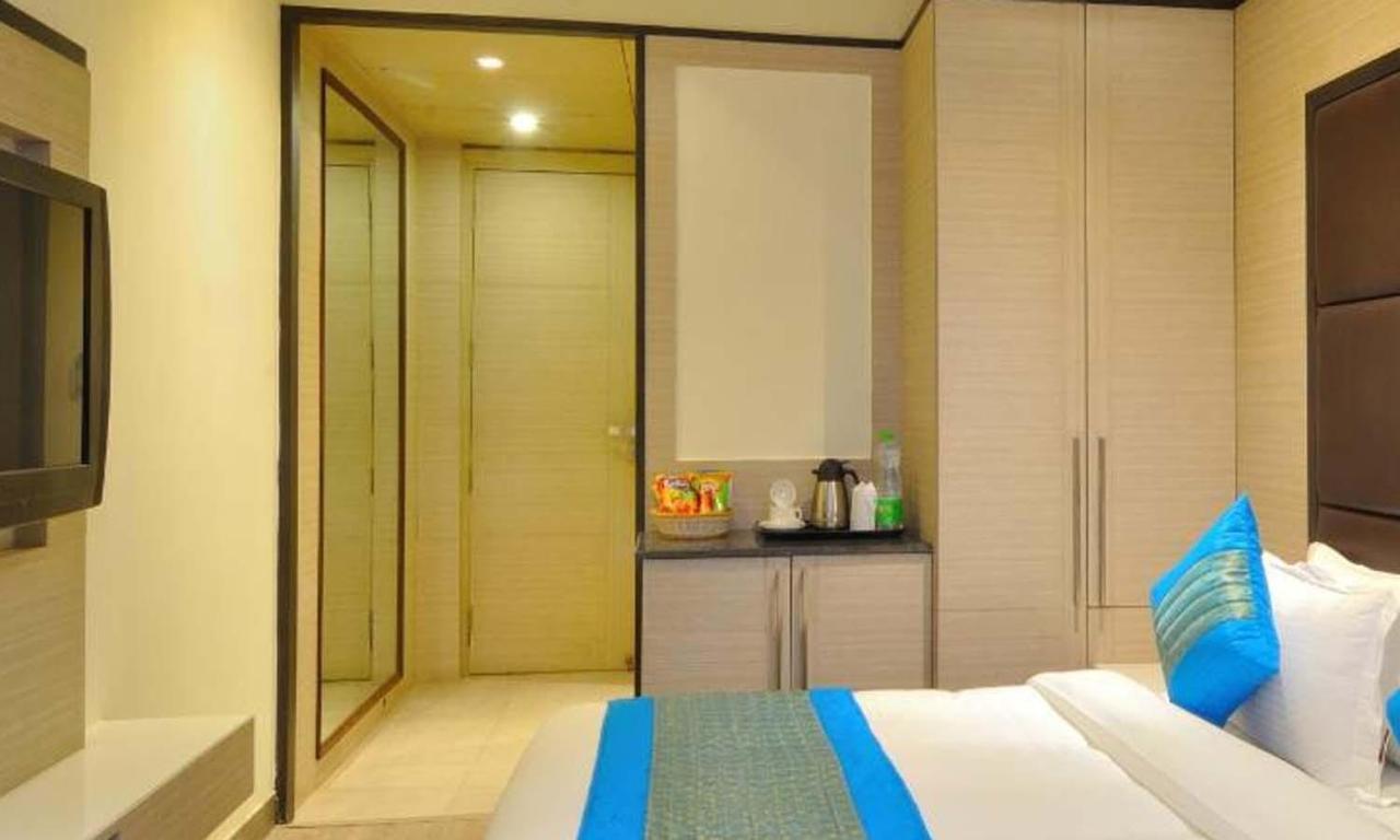 Hotel Royal Grand - Opposite Axis Bank East Patel Nagar New Delhi Extérieur photo