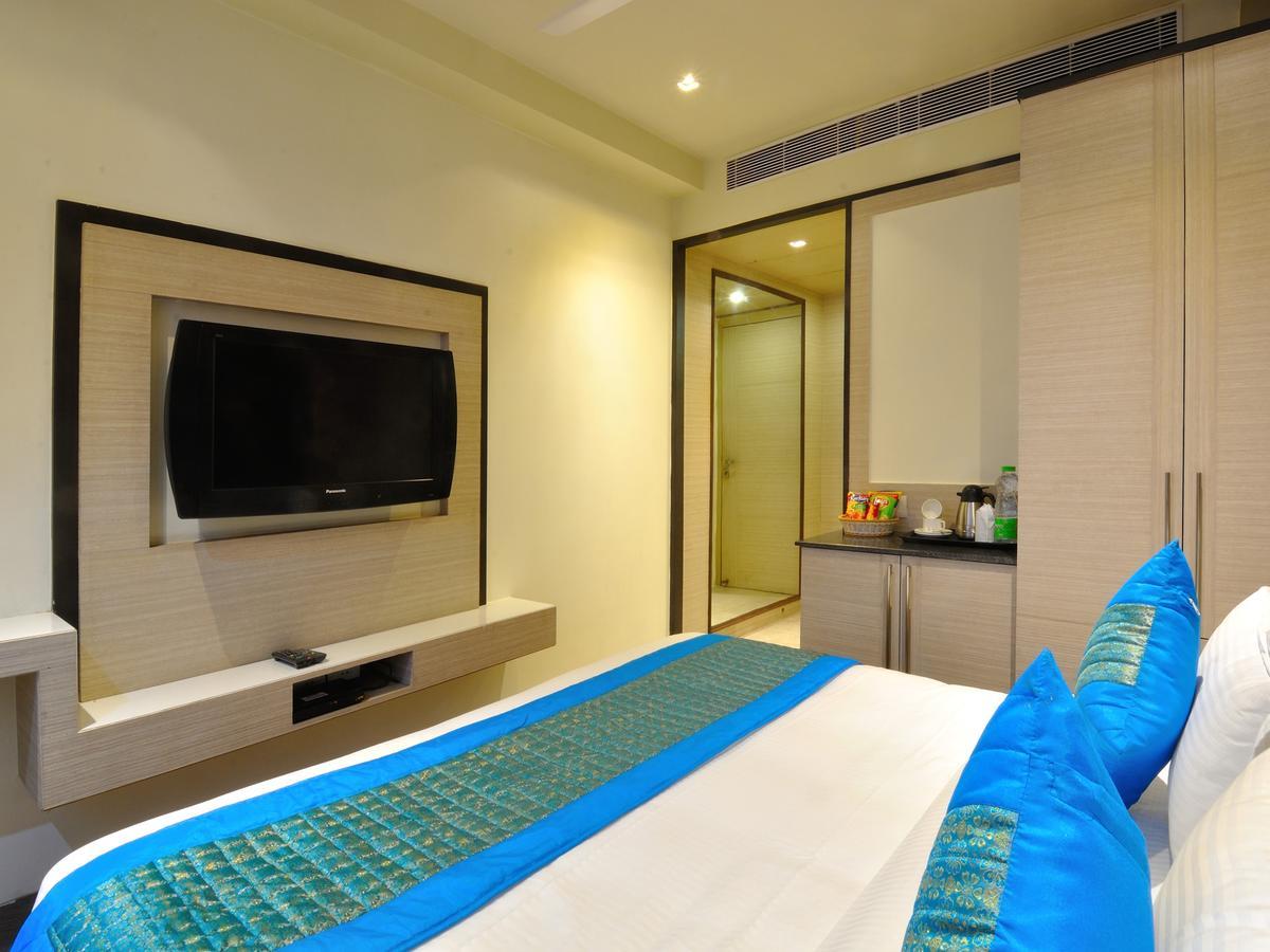 Hotel Royal Grand - Opposite Axis Bank East Patel Nagar New Delhi Extérieur photo