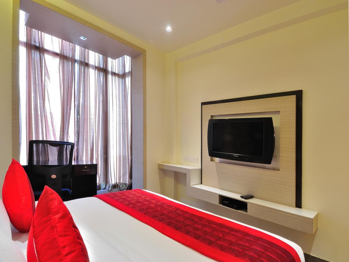Hotel Royal Grand - Opposite Axis Bank East Patel Nagar New Delhi Extérieur photo