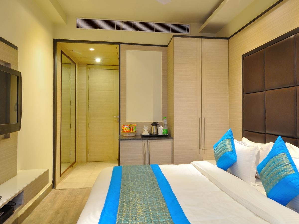 Hotel Royal Grand - Opposite Axis Bank East Patel Nagar New Delhi Extérieur photo