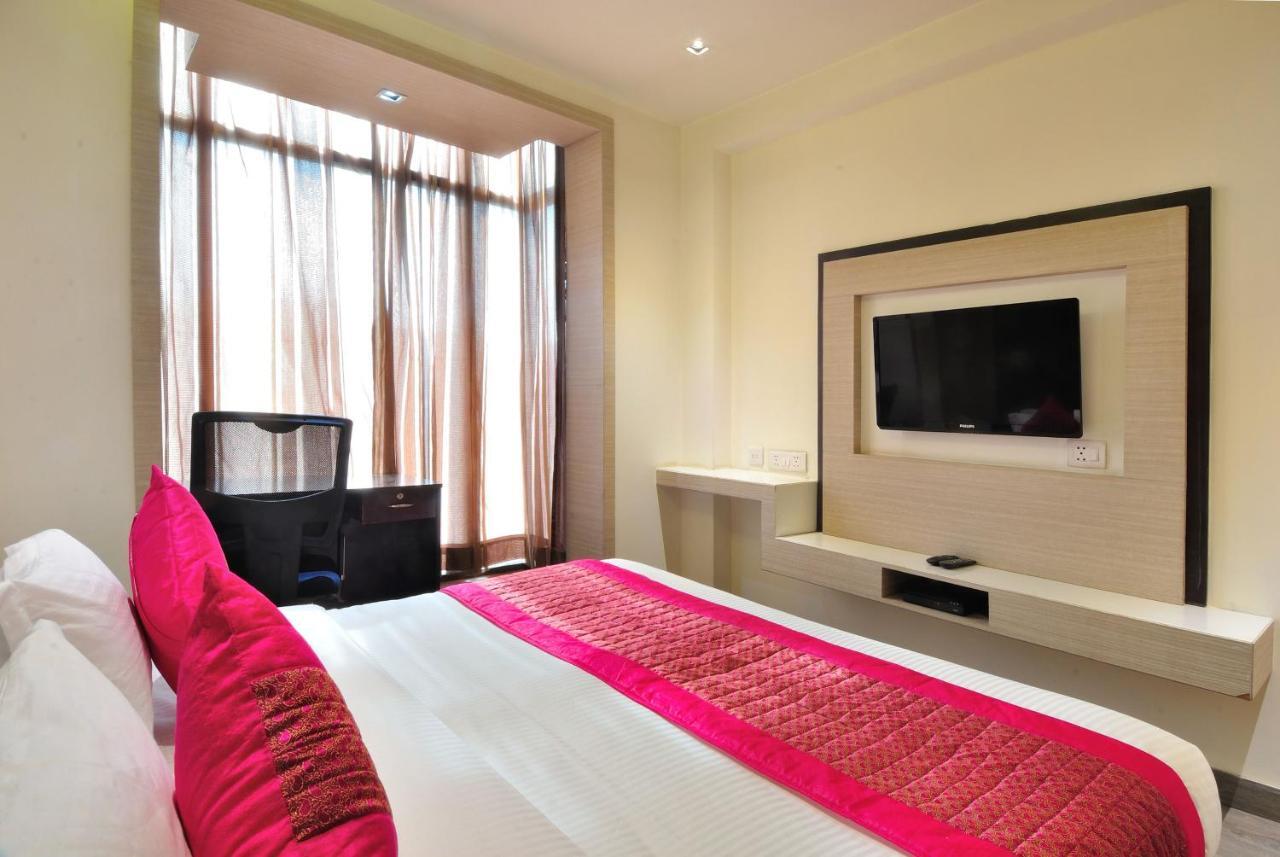 Hotel Royal Grand - Opposite Axis Bank East Patel Nagar New Delhi Extérieur photo